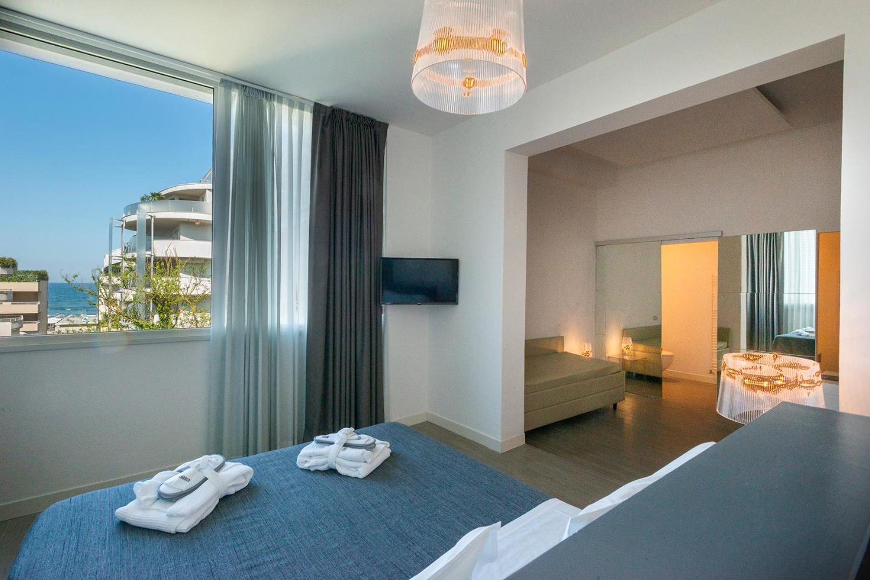 Perla Verde Hotel Milano Marittima Exterior photo