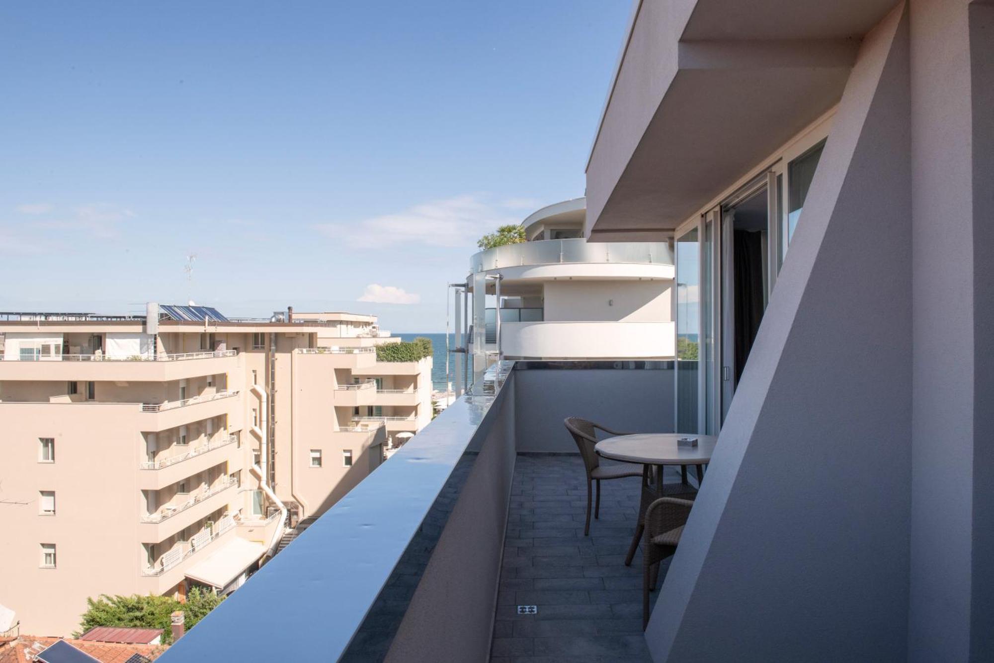 Perla Verde Hotel Milano Marittima Exterior photo